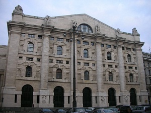 Palazzo Mezzanotte, sede della Borsa di Milano, ospita i resti delle fondazioni dell'edificio scenico del teatro romano.