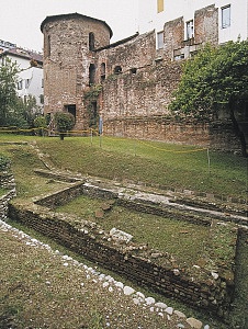 Domus conservata nel giardino del Civico Museo Archeologico.