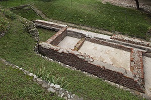 Domus conservata nel giardino del Civico Museo Archeologico.